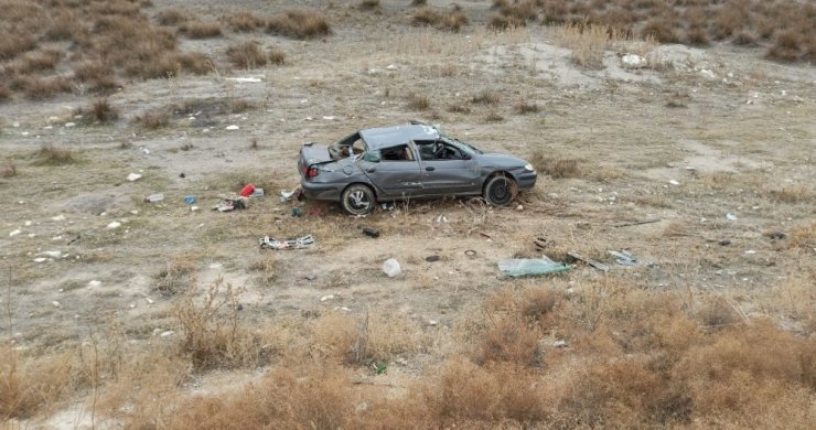 Şarampole devrilen otomobilde 2 kişi yaralandı