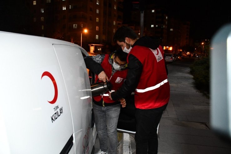 Kızılay’dan polislere çay-kahve servisi