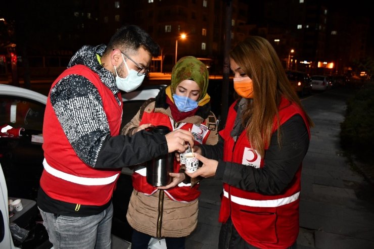 Kızılay’dan polislere çay-kahve servisi