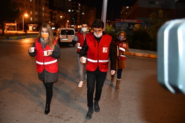 Kızılay’dan polislere çay-kahve servisi
