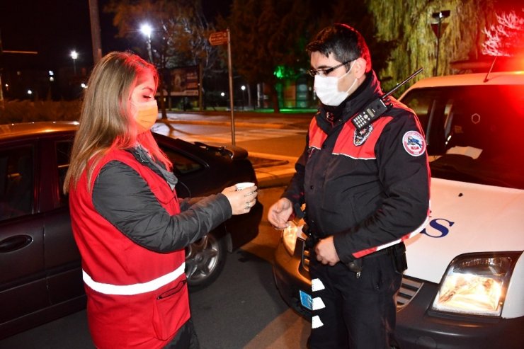 Kızılay’dan polislere çay-kahve servisi
