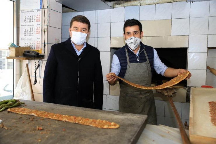 Belediye Başkan Evren Dinçer esnafları dinliyor