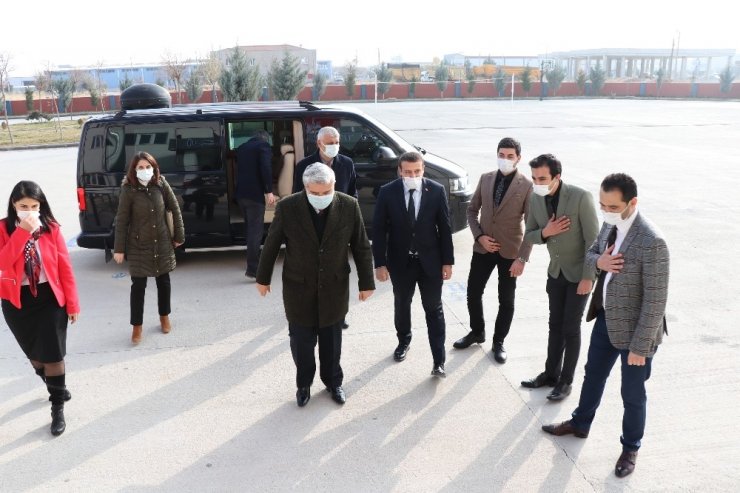 ASÜ Rektörü Şahin Bilim Teknik Kolejinde