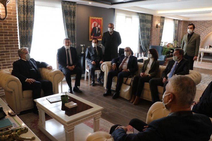 ASÜ Rektörü Şahin Bilim Teknik Kolejinde