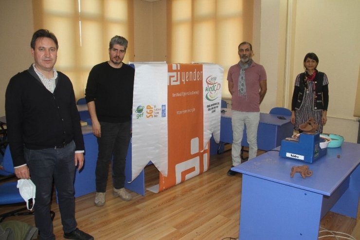 Özel çocuklara uzaktan online eğitimle çömlek sanatı eğitimi
