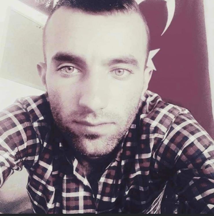 Kamyon ile kamyonet çarpıştı: 1 ölü