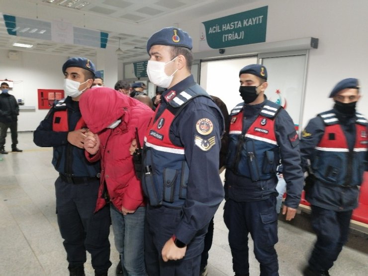 Aksaray’da yol verme kavgası...Oğlunu dövüp babasını bıçaklayarak öldürdüler