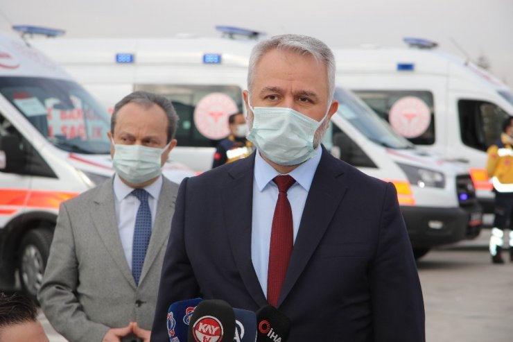 Ambulanslar ile Türk Bayrağı koreografisi