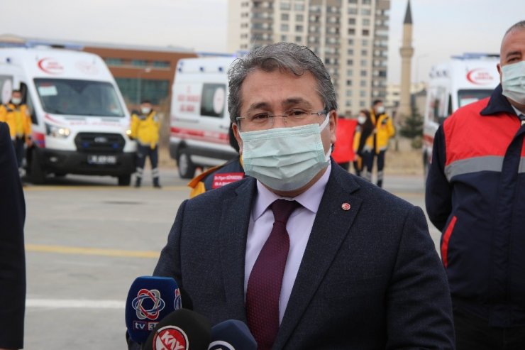 Ambulanslar ile Türk Bayrağı koreografisi