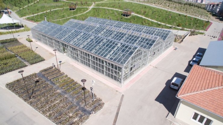Dört mevsim güzelliğine doyulmayan Sincan Sera Park