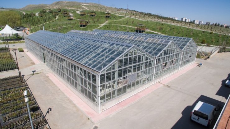 Dört mevsim güzelliğine doyulmayan Sincan Sera Park