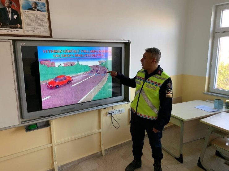 Jandarma EBA üzerinden ders verdi