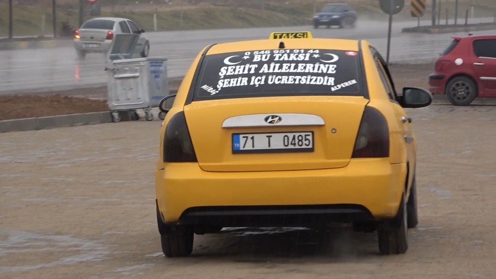 Duyarlı Taksici Şehit Ailelerine Ücretsiz Taksi Hizmeti Veriyor