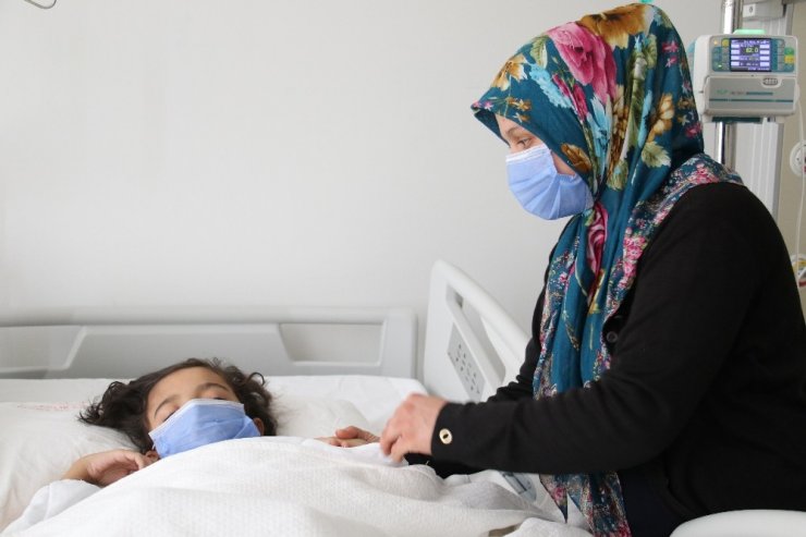 Böbrek nakli olan minik Buse’nin tek arzusu kuru fasulye yiyebilmek