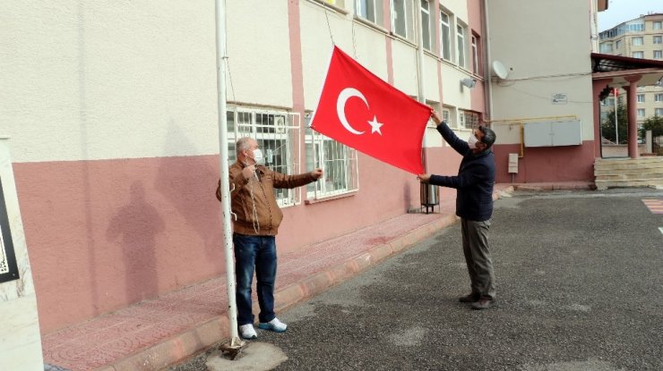 Yozgat’ta okullarda İstiklal Marşı okundu