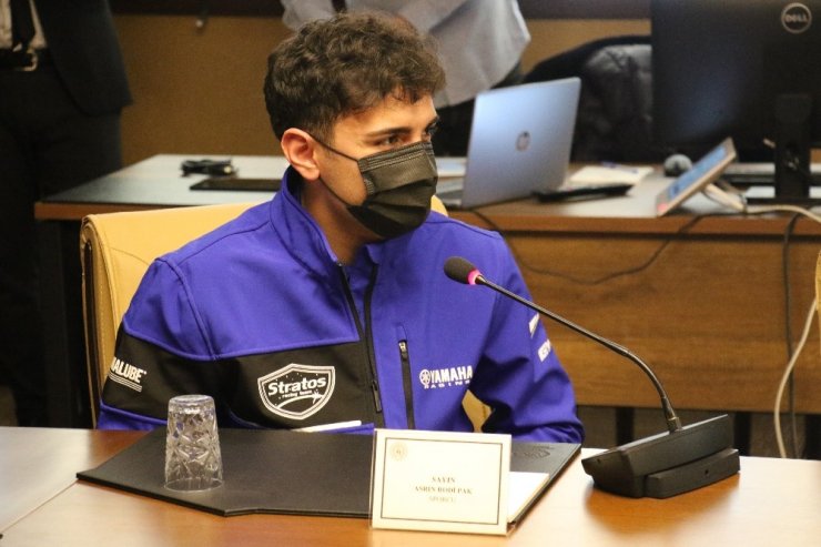 Bakan Kasapoğlu genç motor sporcularını kabul etti