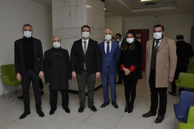 Eskişehir’de görevli sağlık çalışanlarına aşı yapılmaya başlandı