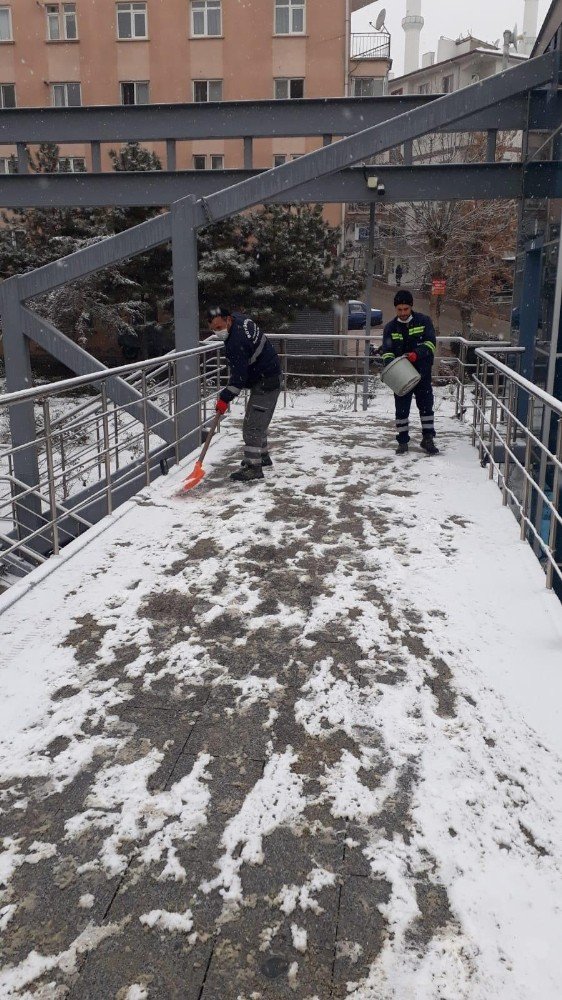 Ankara Büyükşehir Belediyesi 7/24 kar mesaisini sürdürüyor