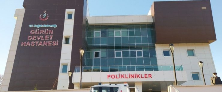 Gürün’de ilk aşı başhekime uygulandı