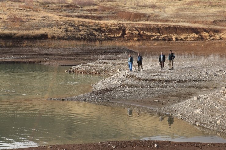 Susuz kalan baraja 50 kilometre mesafeden takviye