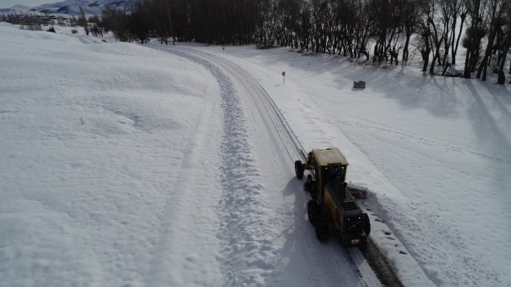 Kapanan köy yolları bir bir açılıyor, çalışmalar havadan görüntülendi