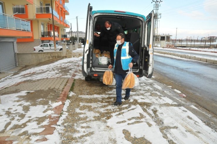 Akşehir Belediyesi’nden sıcak yemek desteği