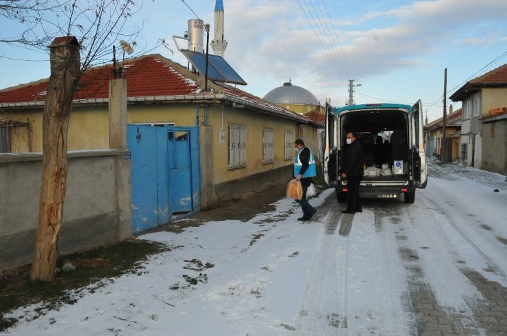 Akşehir Belediyesi’nden sıcak yemek desteği