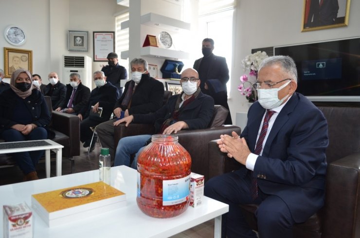 Başkan Büyükkılıç gilaburusu şifa, el dokuma halısı meşhur Bünyan’da
