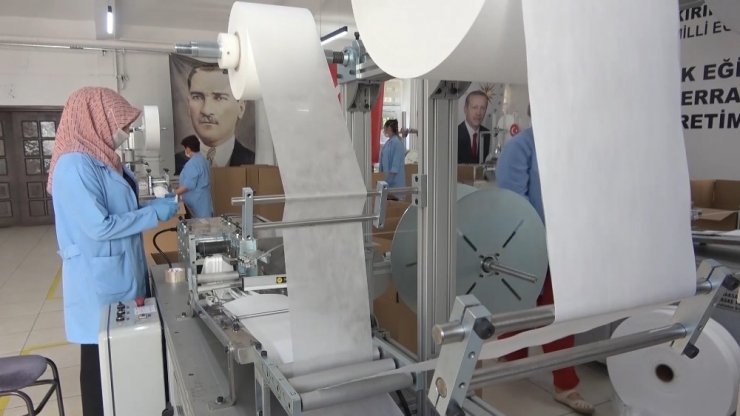 Kırıkkale’de 160 milyon cerrahi maske üretildi