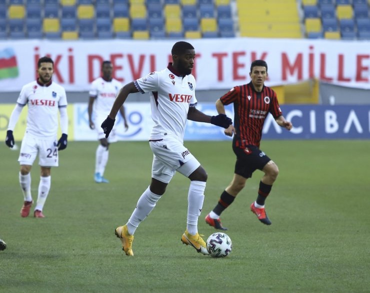 Süper Lig: Gençlerbirliği: 0 - Trabzonspor: 1 (İlk yarı)