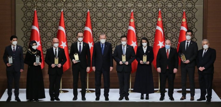 Cumhurbaşkanı Erdoğan: "ABD ve Çin’den sonra COVİD-19 konusunda en çok aşı projesi yürüten üçüncü ülke durumundayız"