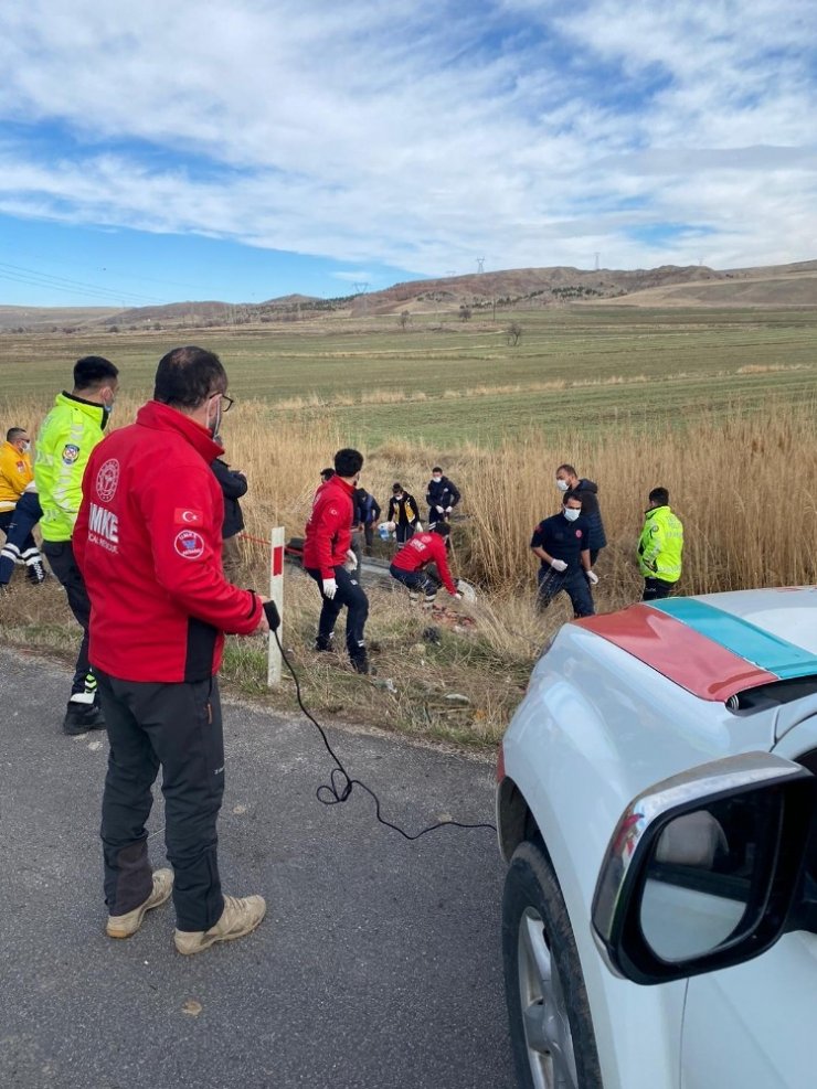Otomobille sulama kanalına düşen sürücü boğularak öldü