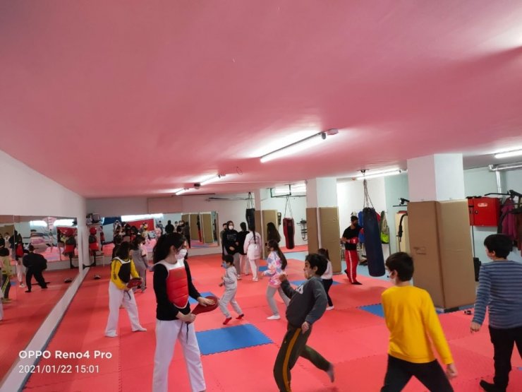 Develi halkı sağlıklı yaşam için spor yapıyor