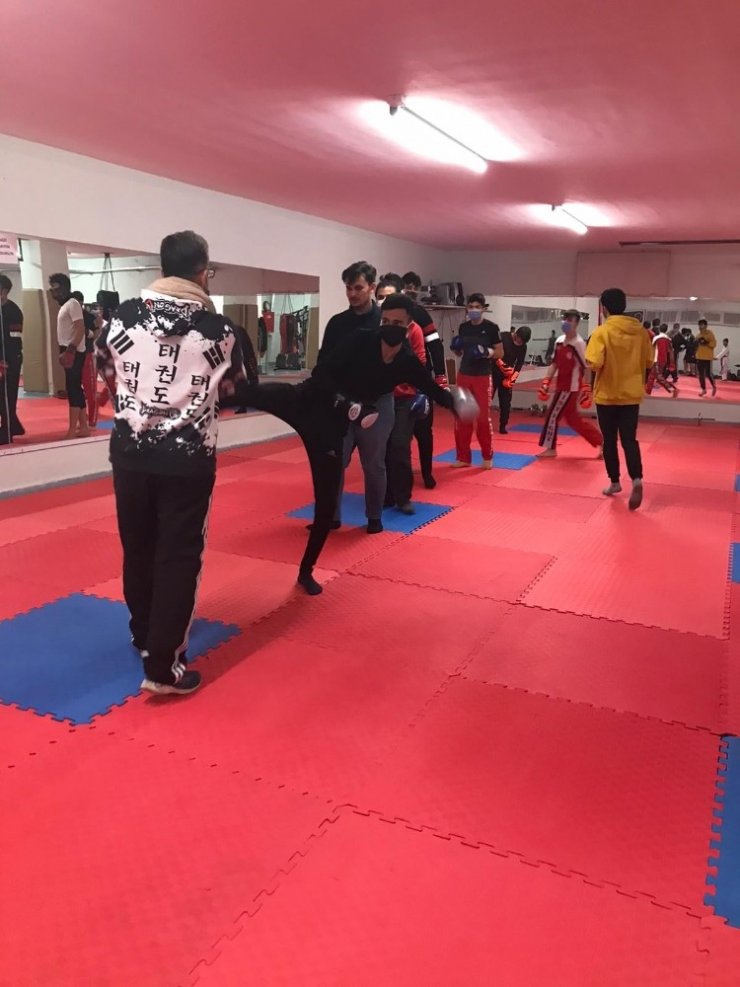 Develi halkı sağlıklı yaşam için spor yapıyor