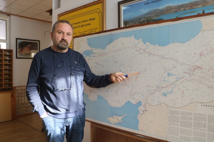 Deprem uzmanı açıkladı, paniğe gerek yok
