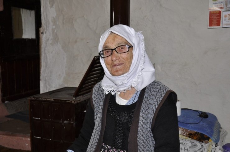 Aşı olan Hesna nine devlete minnettar