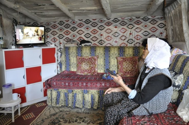 Aşı olan Hesna nine devlete minnettar