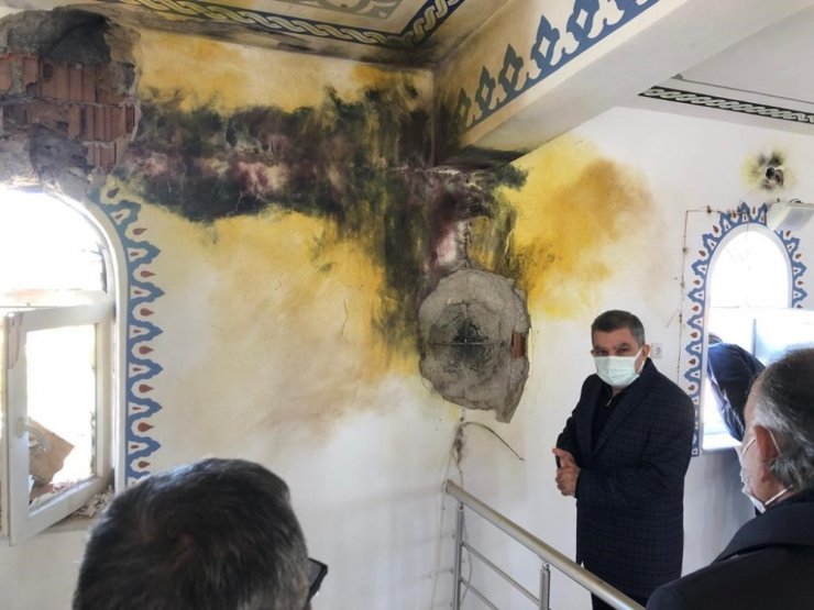 Vali Işık, minaresi yıkılan camide incelemelerde bulundu