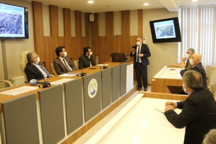 Yahyalı’da yapılacak 2021 yılı projeleri masaya yatırıldı