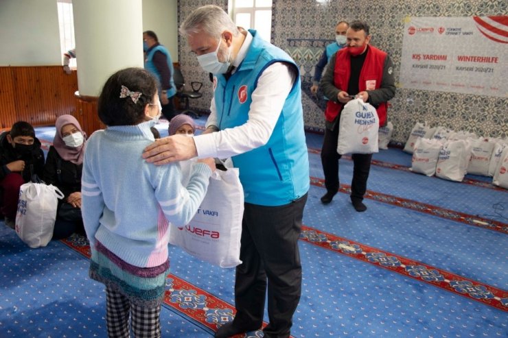 TDV ve WEFA’dan 35 bin çocuğa kışlık kıyafet yardımı