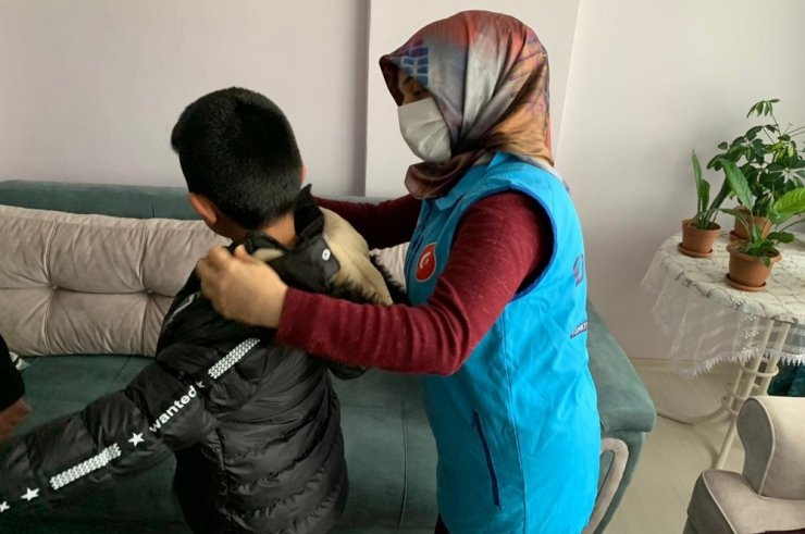 TDV ve WEFA’dan 35 bin çocuğa kışlık kıyafet yardımı