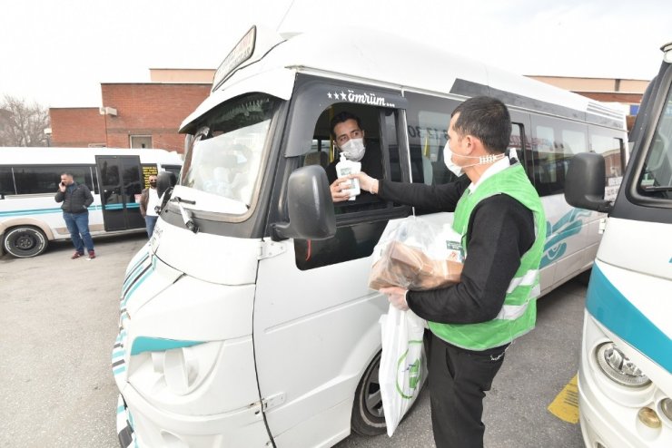 Karatay Belediyesi’nden taksici ve dolmuşçulara hijyen seti