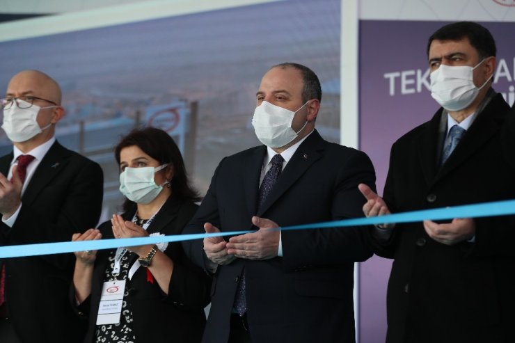 Bakan Varank: "Tüm dünyanın ekonomik olarak sarsıntı geçirdiği bir yılı inşallah pozitif büyümeyle kapatacağız"