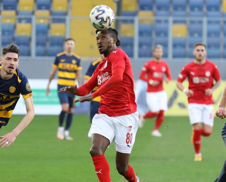 Sivasspor’da Kayode sakatlandı