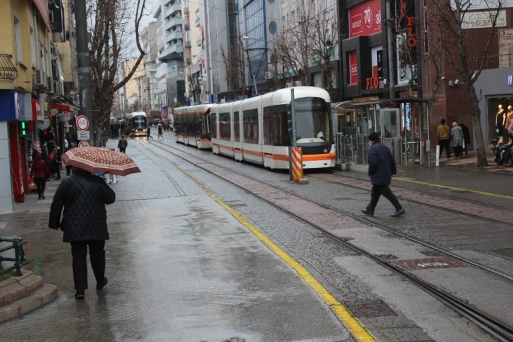 Eskişehir’de hava sıcaklı 14 derece birden düştü