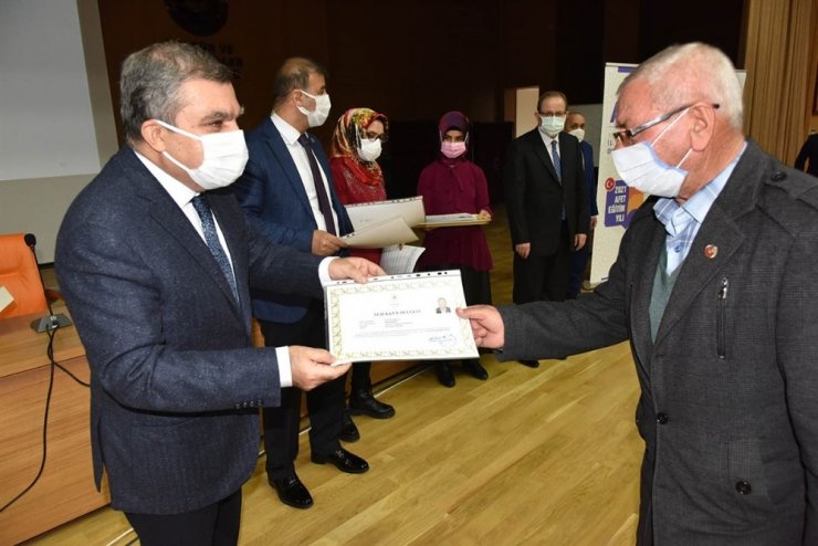 Vali Işık’tan muhtarlara teşekkür belgesi