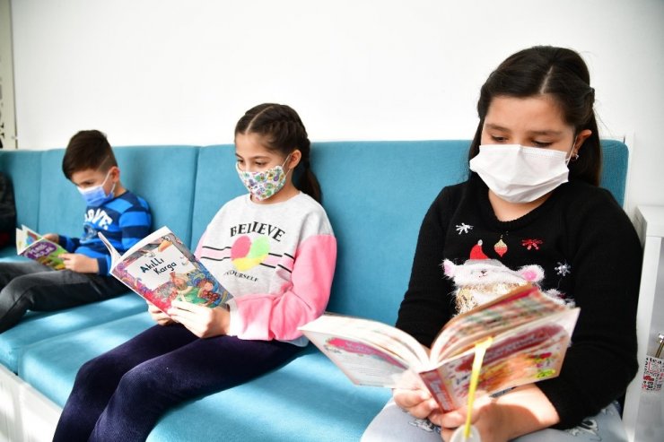 Mamak Belediyesi’nden miniklere kitap okuma etkinliği
