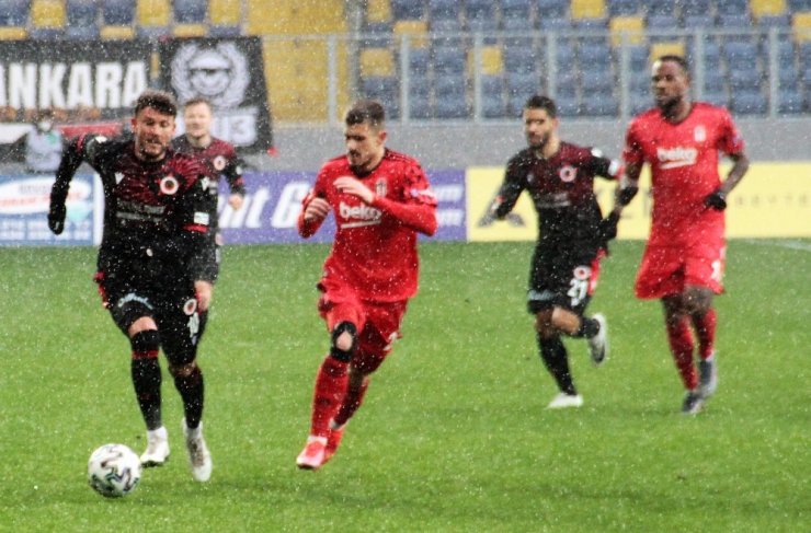 Süper Lig: Gençlerbirliği: 0 - Beşiktaş: 1 (İlk yarı)