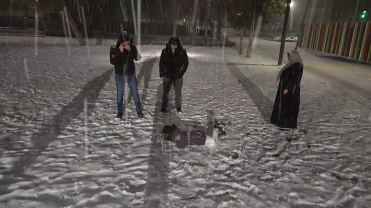 Kırıkkale’de kar sevinci: Doyasıya kar topu oynadılar