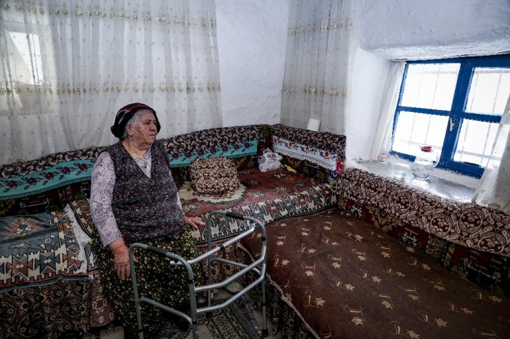 Covid-19 savaşçılarının yoğun kış şartlarında aşıyı ulaştırma serüveni